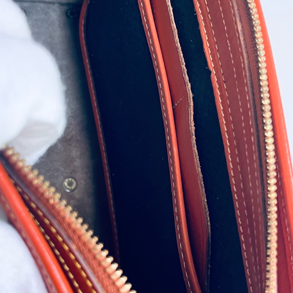♦️HOST PICK♦️VINTAGE DOONEY AND BOURKE SHOULDER BAG CRÈME WITH TAN TRIM - Picture 10 of 16